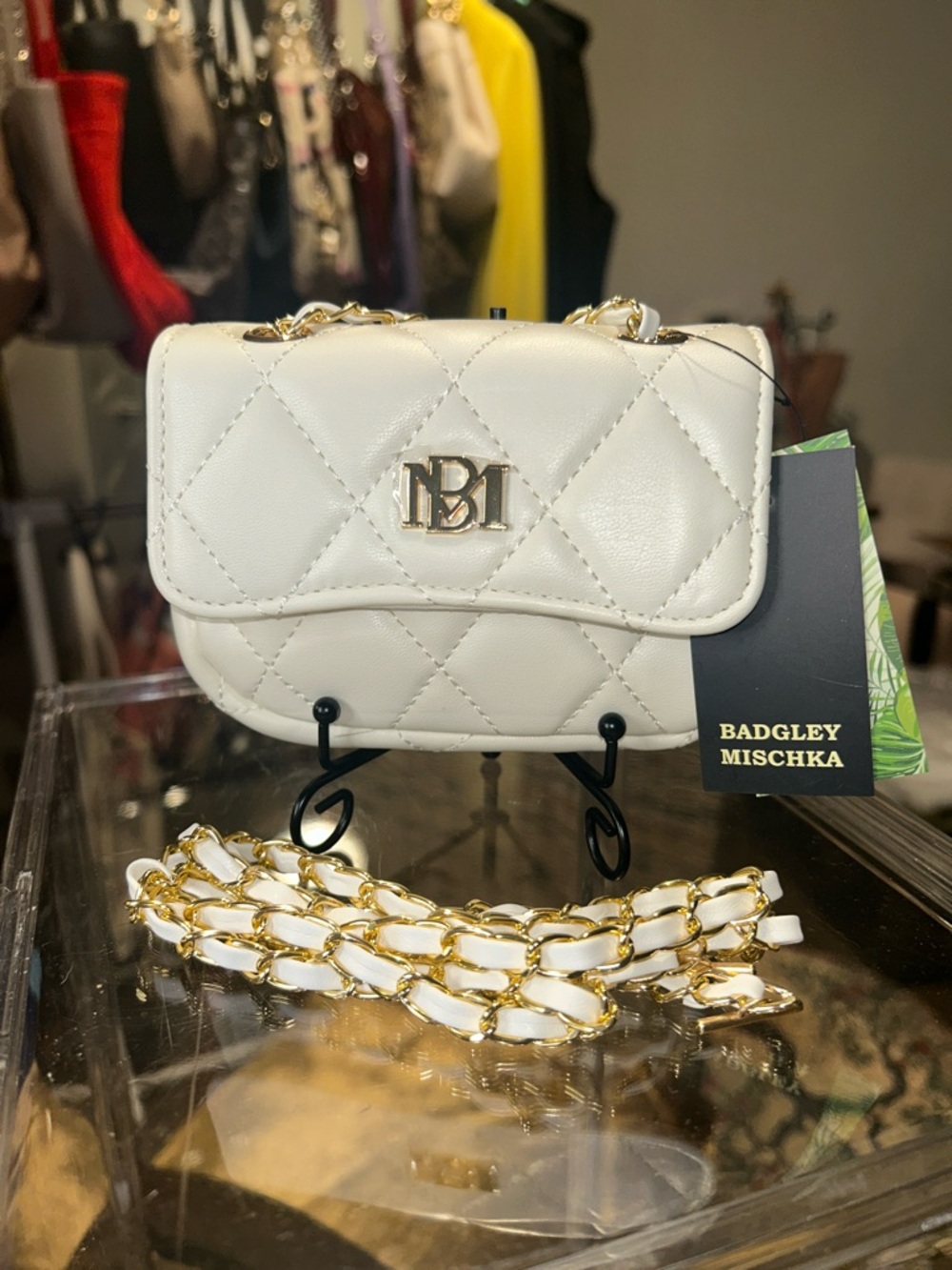 Badgley Mischka White Quilted Mini Chain Crossbody Bag 4”x 5.5”x 1.25” NWT